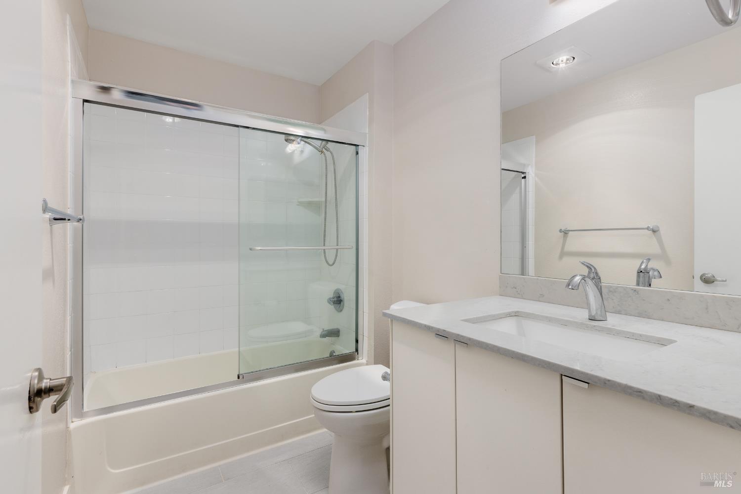 Detail Gallery Image 13 of 22 For 218 Marina Lakes Dr, Richmond,  CA 94804 - 1 Beds | 1 Baths