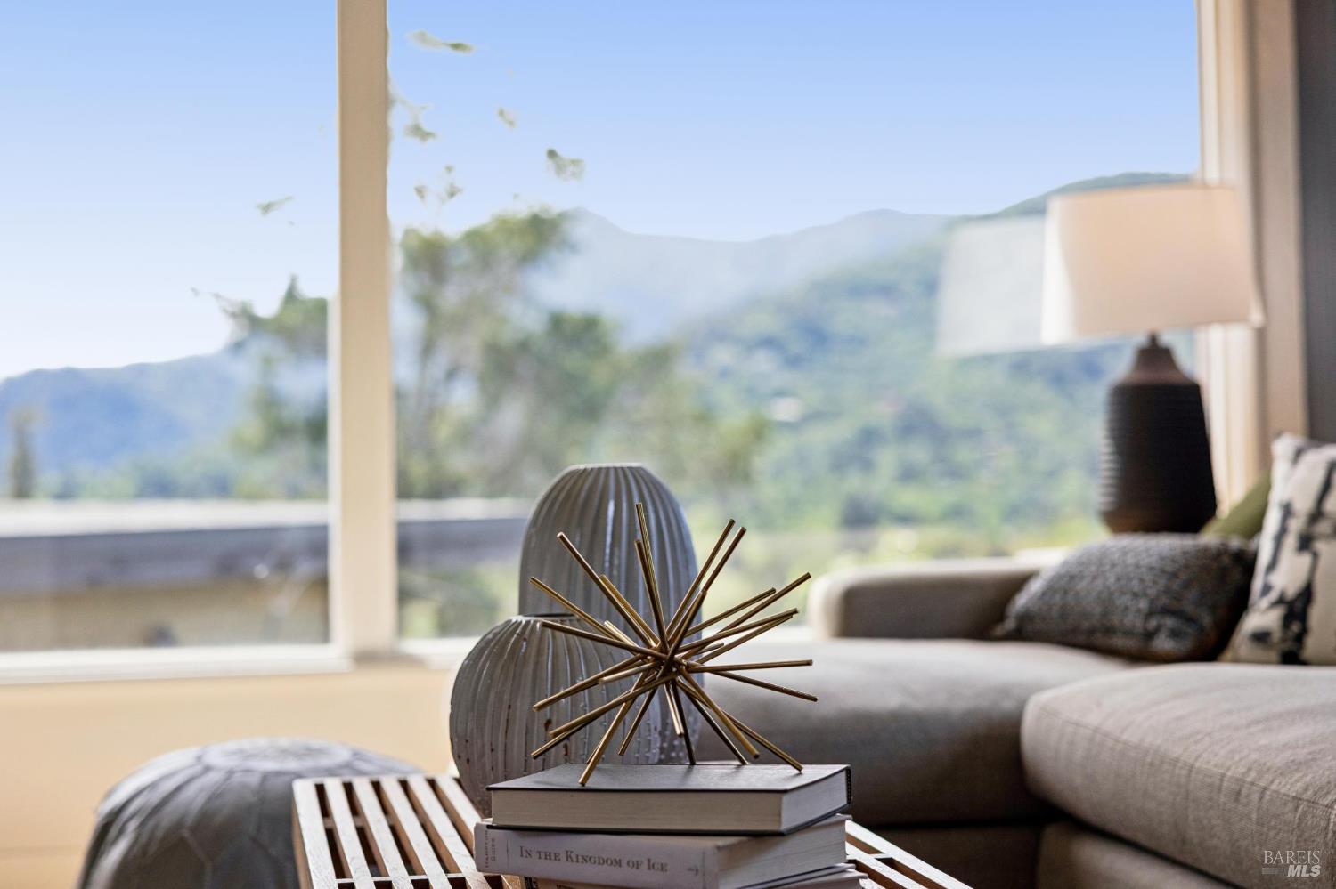 Detail Gallery Image 13 of 52 For 95 Ridge Rd, San Anselmo,  CA 94960 - 2 Beds | 1/1 Baths