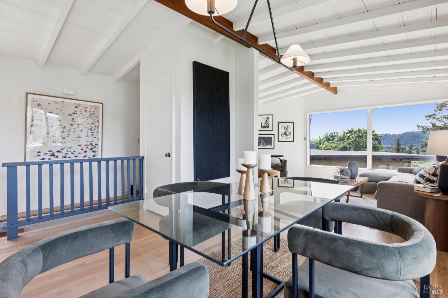 Detail Gallery Image 6 of 52 For 95 Ridge Rd, San Anselmo,  CA 94960 - 2 Beds | 1/1 Baths