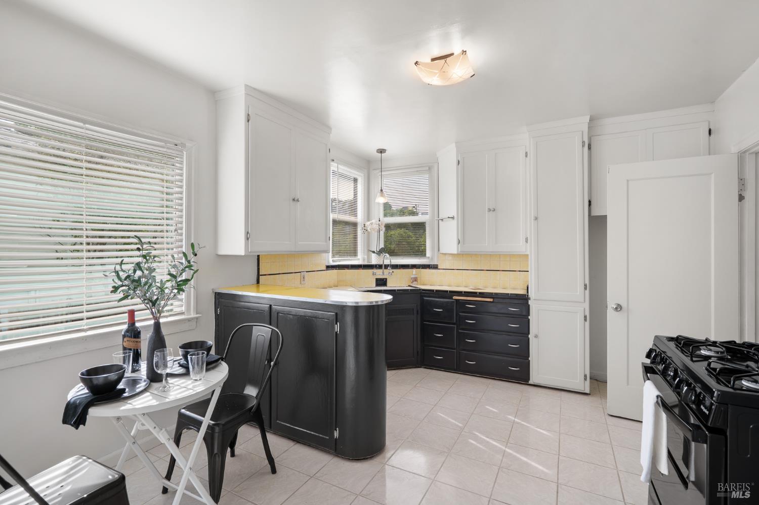 Detail Gallery Image 17 of 34 For 215 Hampshire St, Vallejo,  CA 94590 - 2 Beds | 1 Baths