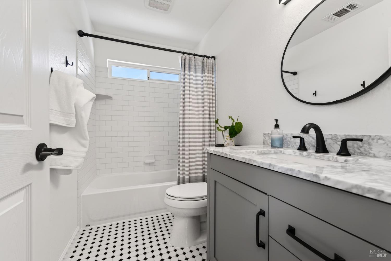 Detail Gallery Image 14 of 53 For 3406 Deerfield Ct, Napa,  CA 94558 - 4 Beds | 3 Baths