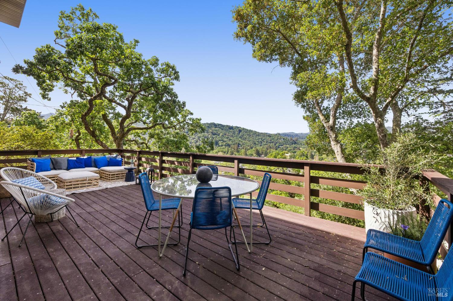 Detail Gallery Image 33 of 52 For 95 Ridge Rd, San Anselmo,  CA 94960 - 2 Beds | 1/1 Baths