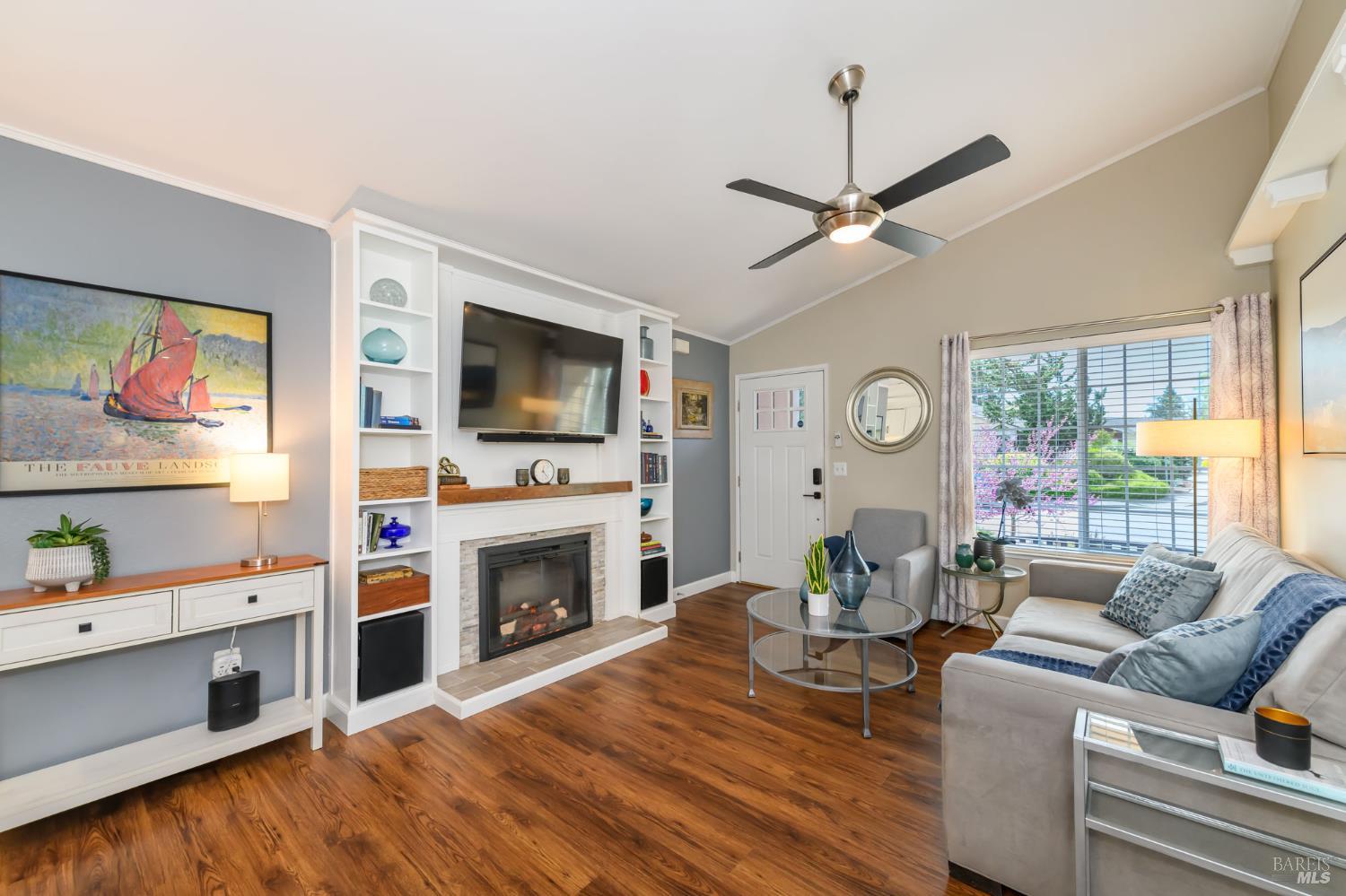 Detail Gallery Image 9 of 33 For 1702 Northstar Dr, Petaluma,  CA 94954 - 3 Beds | 2 Baths