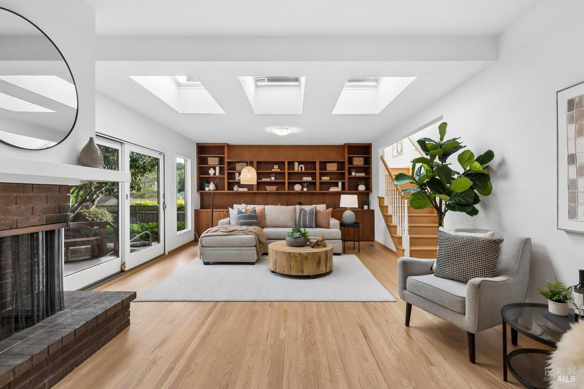 Detail Gallery Image 25 of 76 For 42 Underhill Rd, Mill Valley,  CA 94941 - 3 Beds | 2/1 Baths