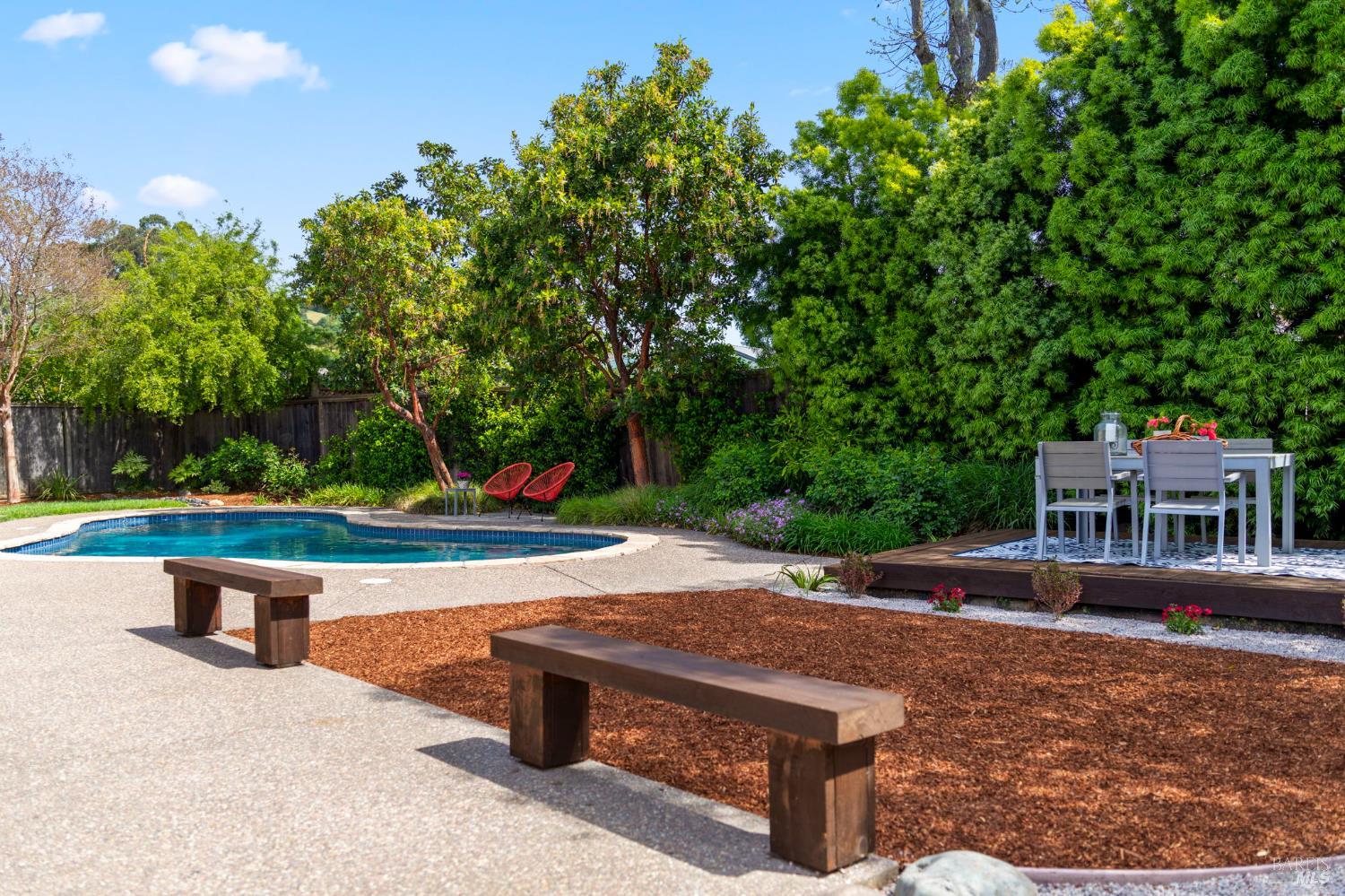 Detail Gallery Image 35 of 93 For 184 Cobblestone Dr, San Rafael,  CA 94903 - 4 Beds | 2 Baths