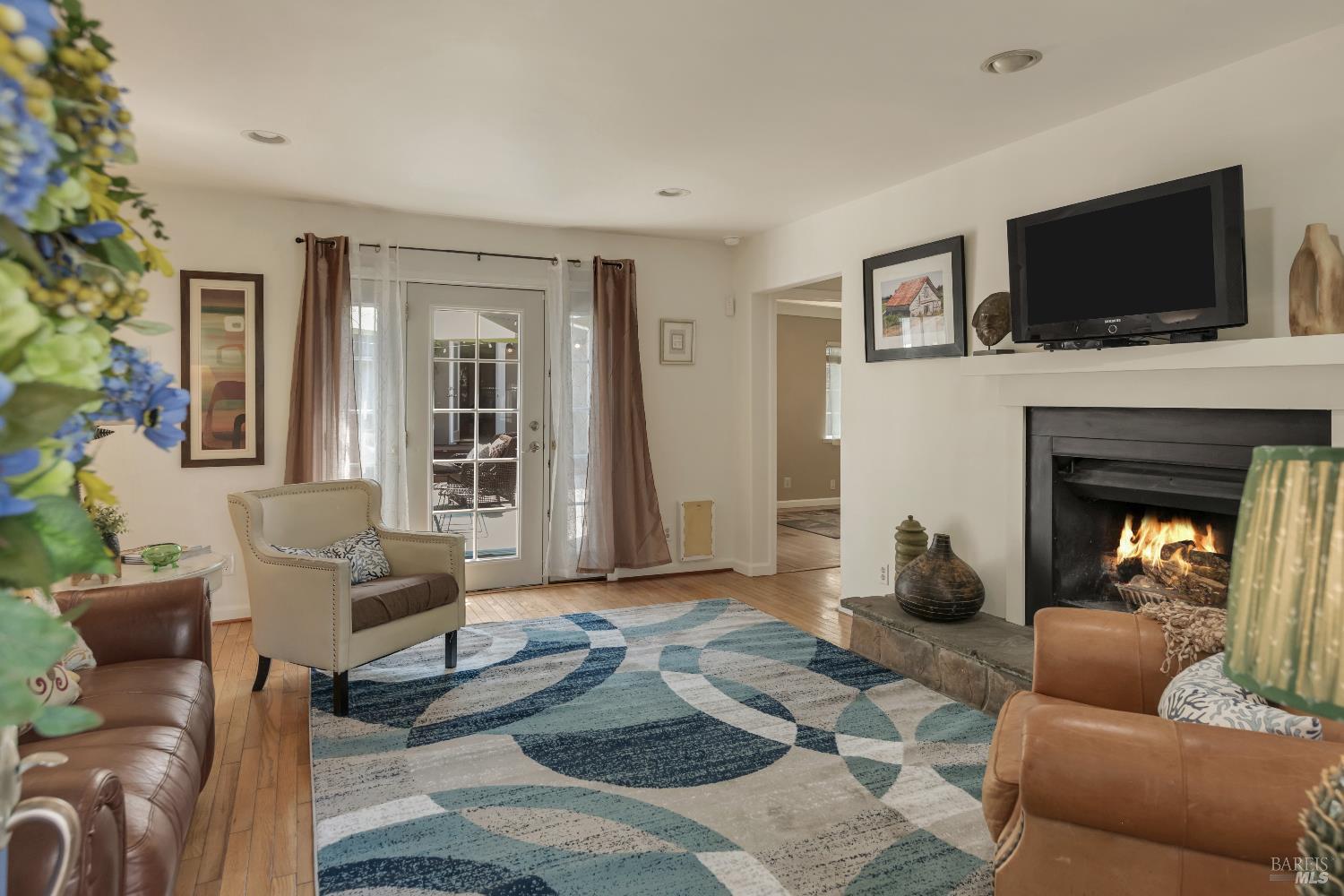 Detail Gallery Image 8 of 47 For 550 Thomson Ave, Sonoma,  CA 95476 - 2 Beds | 1 Baths