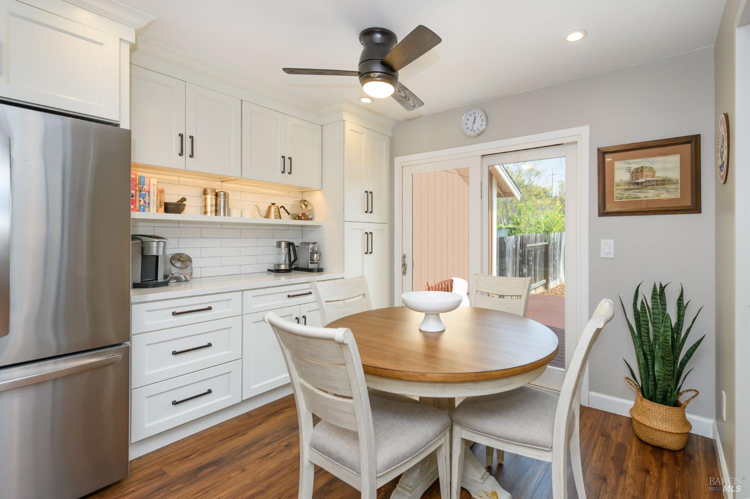 Detail Gallery Image 15 of 33 For 1702 Northstar Dr, Petaluma,  CA 94954 - 3 Beds | 2 Baths