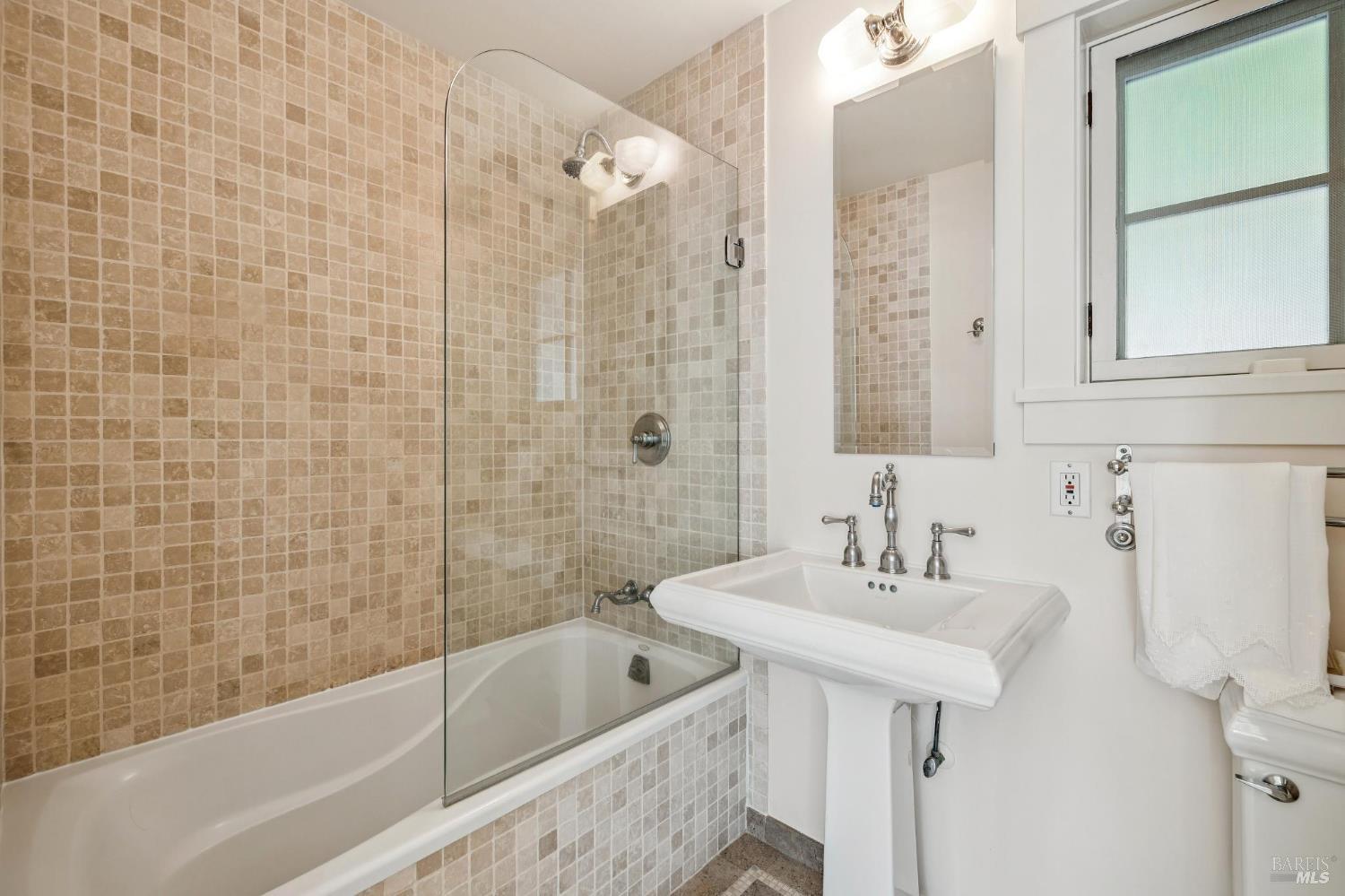 Detail Gallery Image 31 of 61 For 512 Browning Ct, Mill Valley,  CA 94941 - 4 Beds | 3 Baths