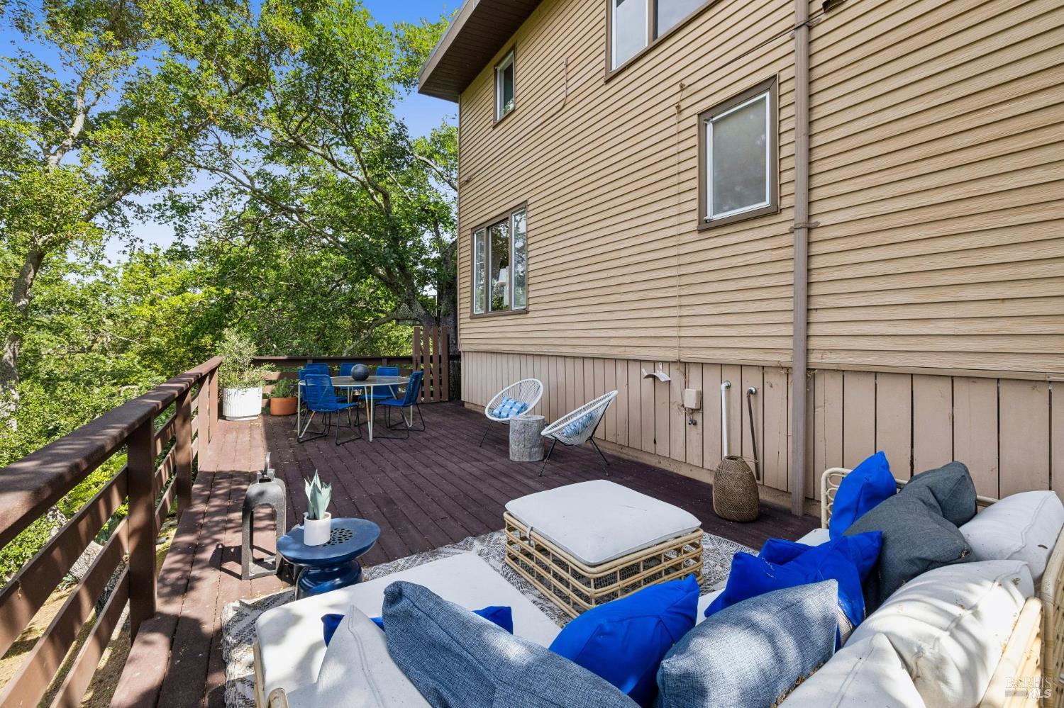 Detail Gallery Image 39 of 52 For 95 Ridge Rd, San Anselmo,  CA 94960 - 2 Beds | 1/1 Baths