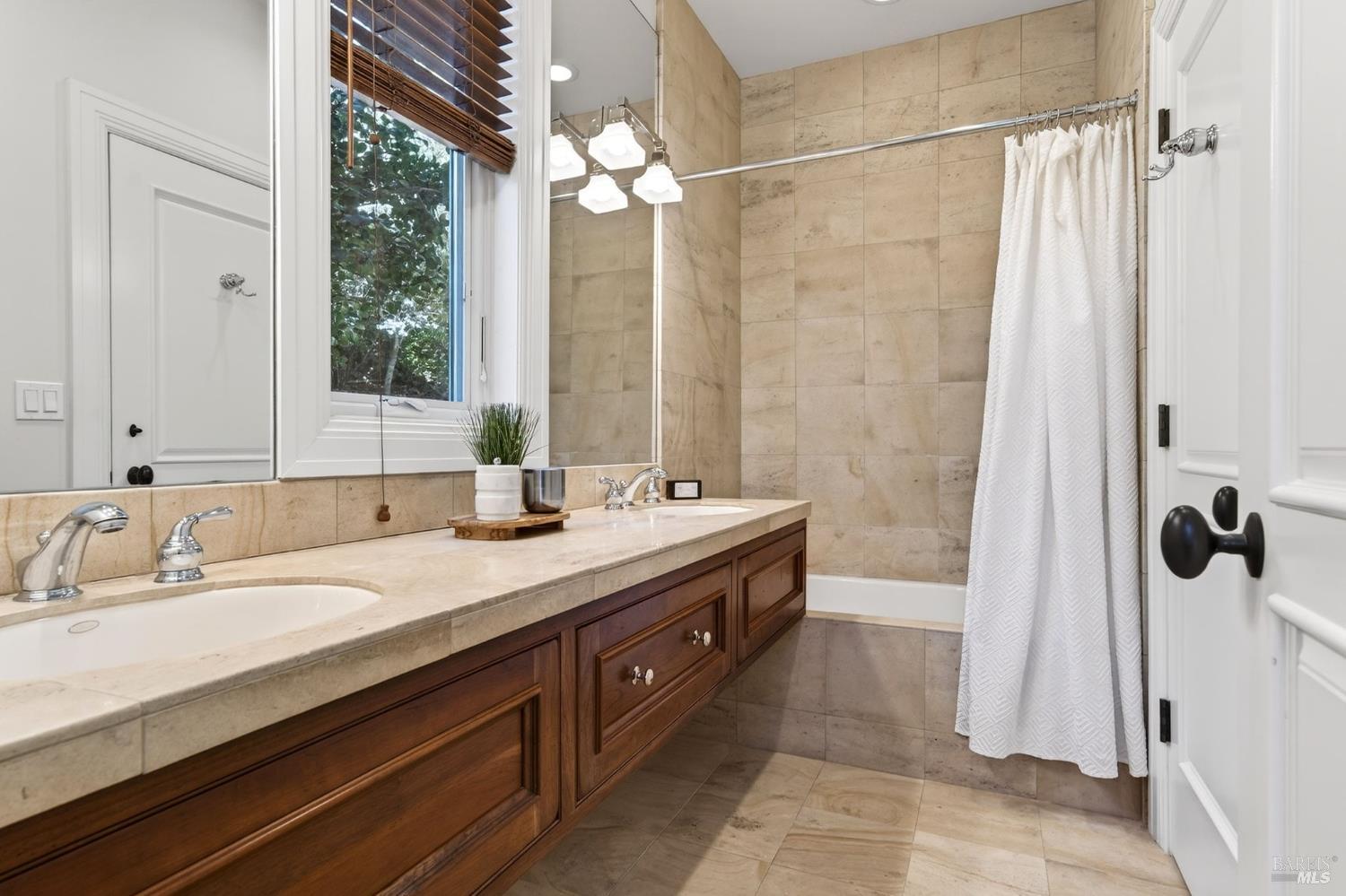 Detail Gallery Image 49 of 76 For 418 Saint Andrews Dr, Napa,  CA 94558 - 5 Beds | 4/2 Baths