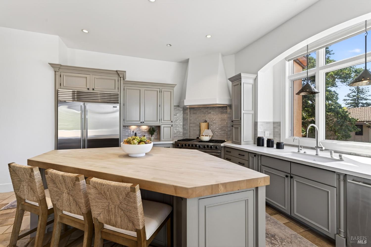 Detail Gallery Image 7 of 76 For 418 Saint Andrews Dr, Napa,  CA 94558 - 5 Beds | 4/2 Baths