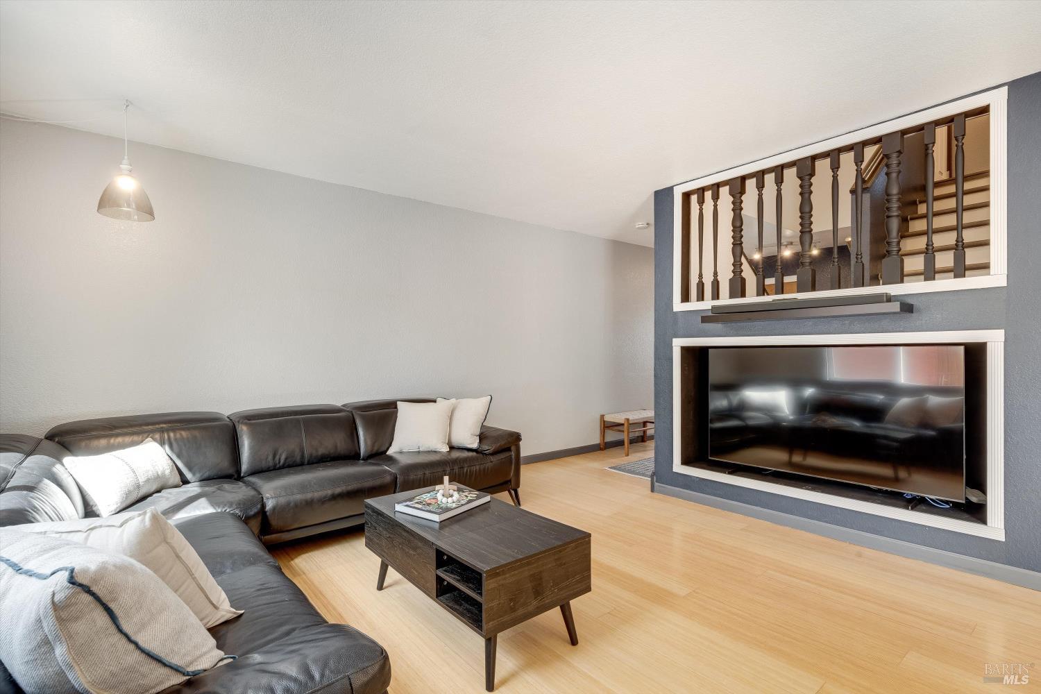 Detail Gallery Image 9 of 41 For 30 Fredrick Dr, Rohnert Park,  CA 94928 - 3 Beds | 2/1 Baths