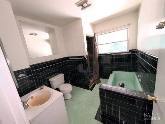 Detail Gallery Image 13 of 13 For 6565 Sir Francis Drake Blvd, Forest Knolls,  CA 94933 - 2 Beds | 2/1 Baths