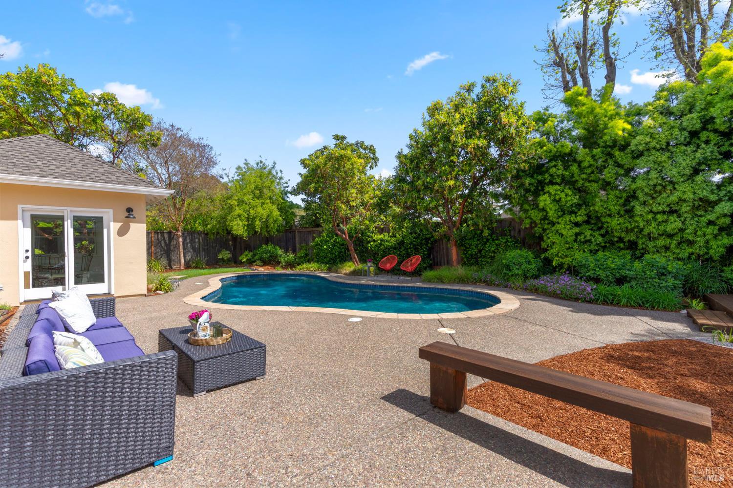 Detail Gallery Image 39 of 93 For 184 Cobblestone Dr, San Rafael,  CA 94903 - 4 Beds | 2 Baths