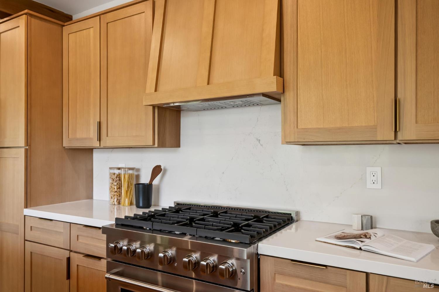 Detail Gallery Image 14 of 93 For 88 Lincoln Park Unkn, San Anselmo,  CA 94960 - 4 Beds | 4/1 Baths