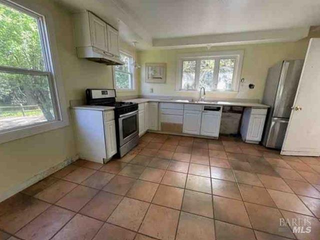 Detail Gallery Image 8 of 13 For 6565 Sir Francis Drake Blvd, Forest Knolls,  CA 94933 - 2 Beds | 2/1 Baths