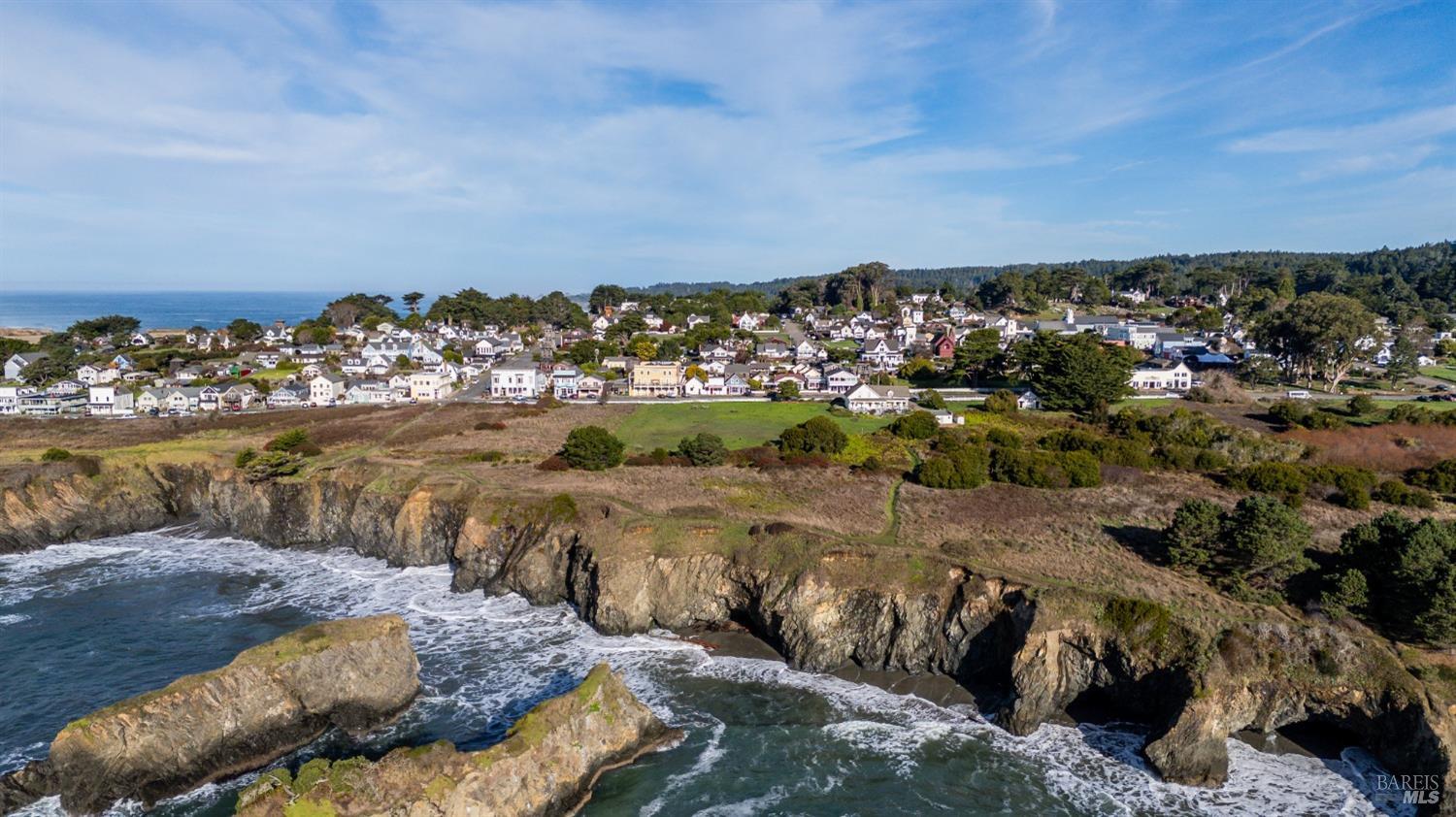 Detail Gallery Image 4 of 25 For 45070 Main St, Mendocino,  CA 95460 - 1 Beds | 1/1 Baths