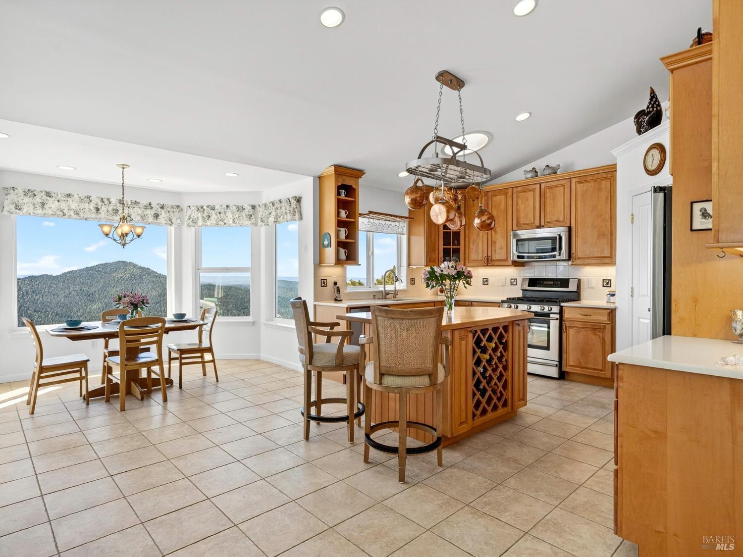 Detail Gallery Image 5 of 33 For 5650 High Point Rd, Willits,  CA 95490 - 3 Beds | 2 Baths