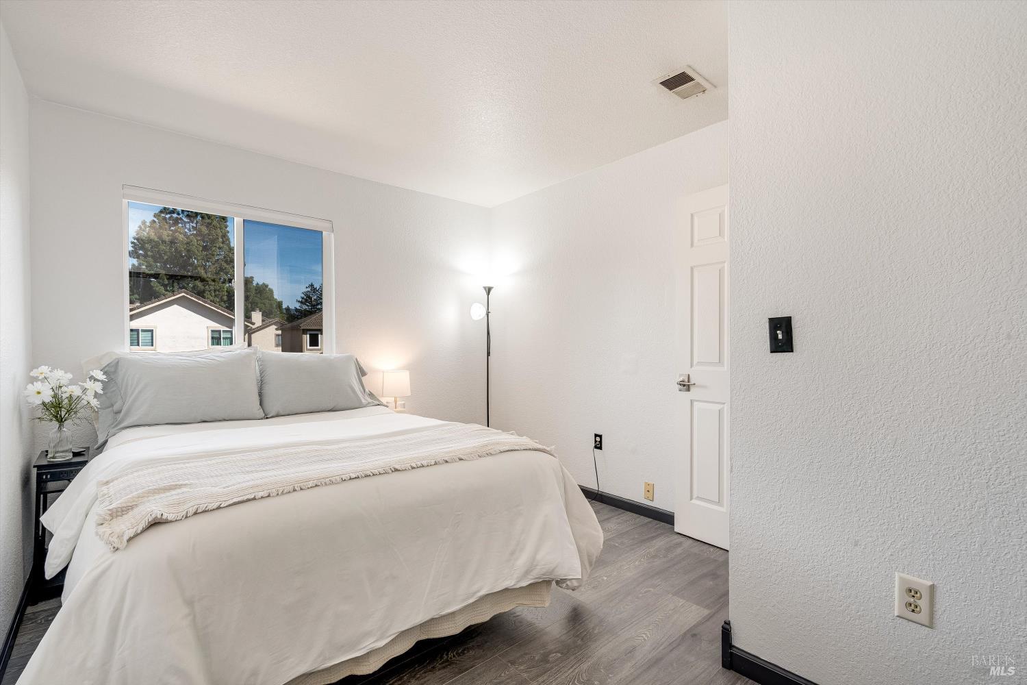 Detail Gallery Image 34 of 41 For 30 Fredrick Dr, Rohnert Park,  CA 94928 - 3 Beds | 2/1 Baths