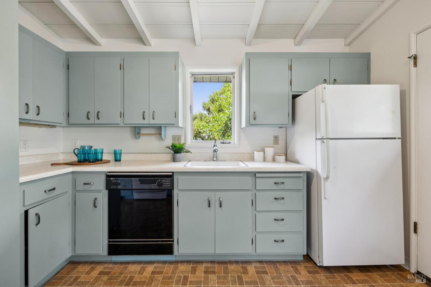 Detail Gallery Image 19 of 52 For 95 Ridge Rd, San Anselmo,  CA 94960 - 2 Beds | 1/1 Baths