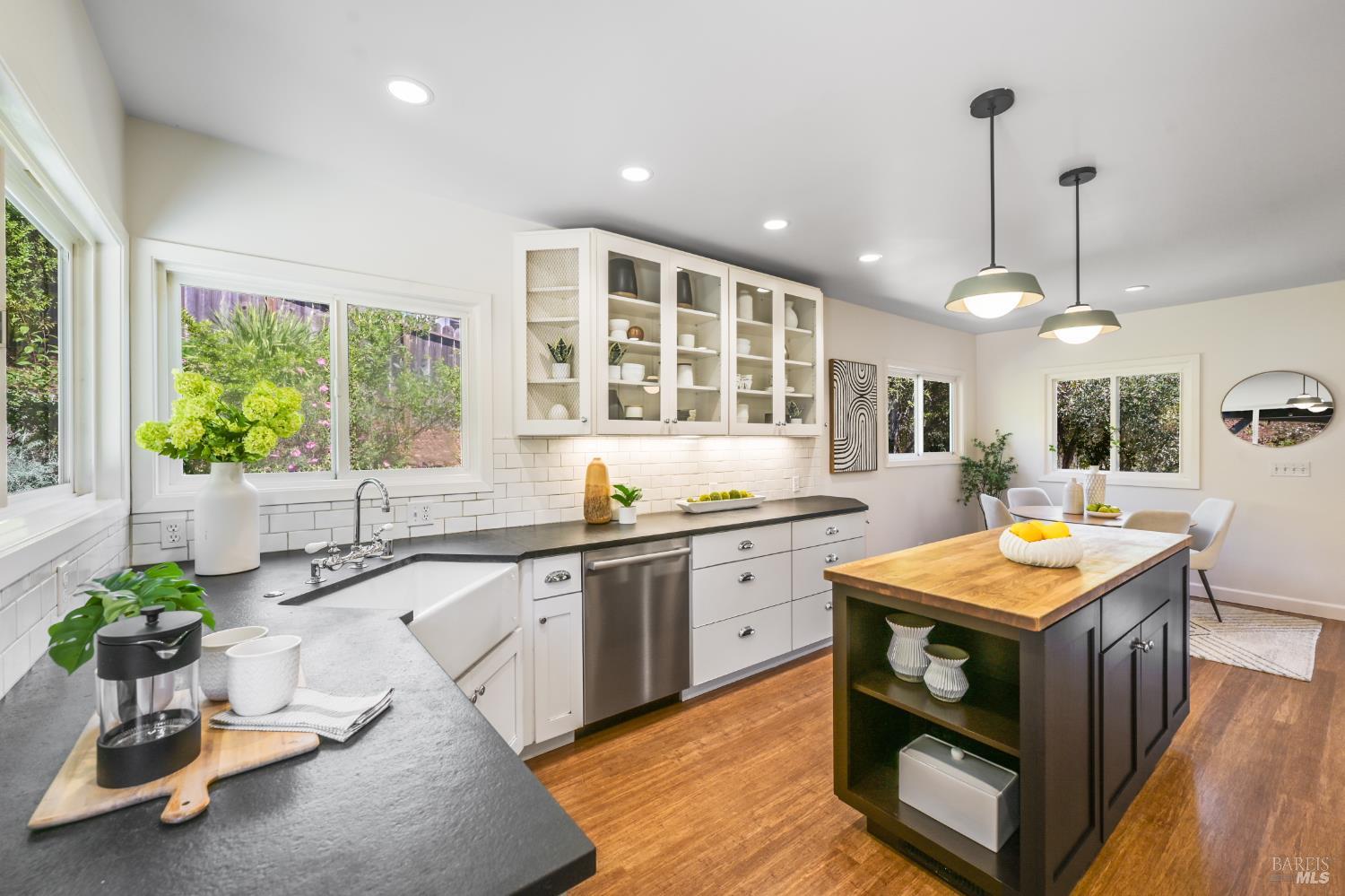 Detail Gallery Image 11 of 48 For 115 Myrtle Ave, San Rafael,  CA 94901 - 3 Beds | 2 Baths