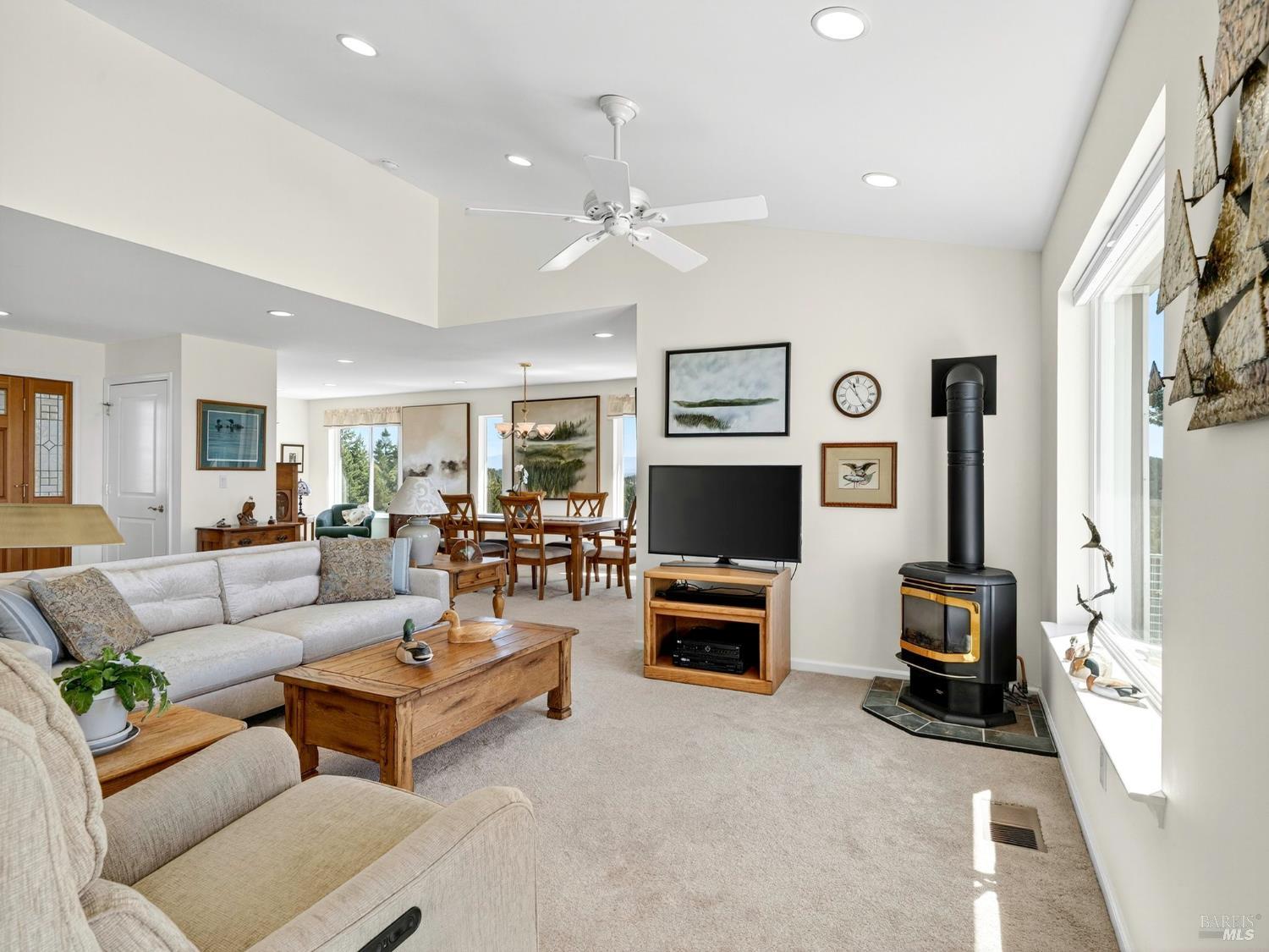 Detail Gallery Image 4 of 33 For 5650 High Point Rd, Willits,  CA 95490 - 3 Beds | 2 Baths