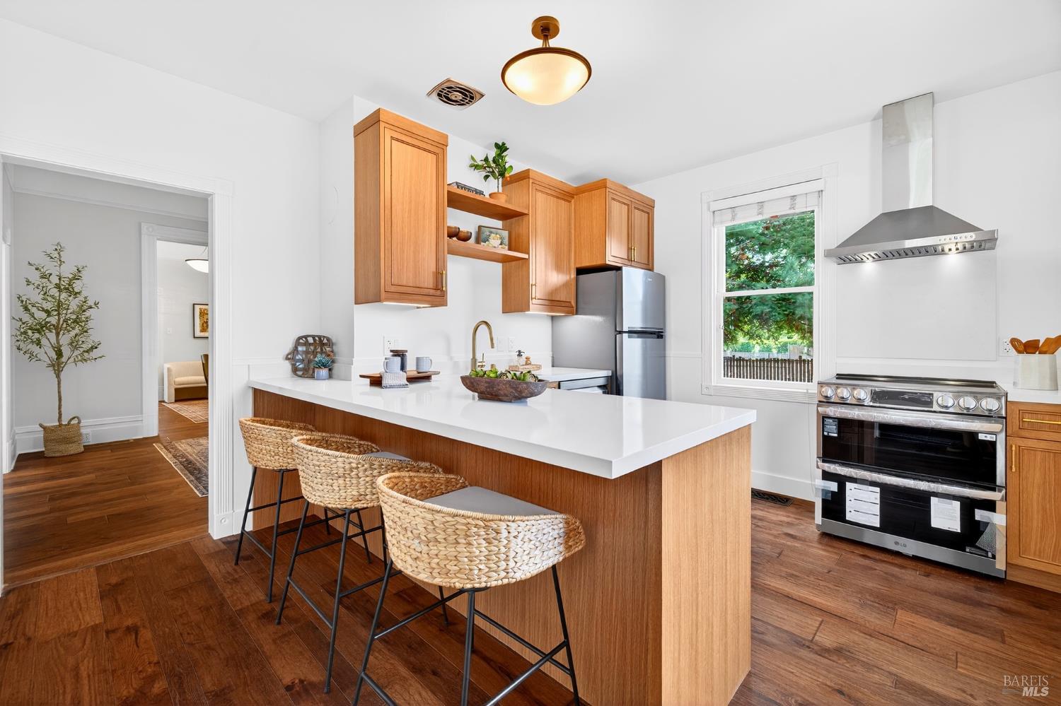 Detail Gallery Image 4 of 32 For 531 E Washington St, Petaluma,  CA 94952 - 3 Beds | 2/1 Baths