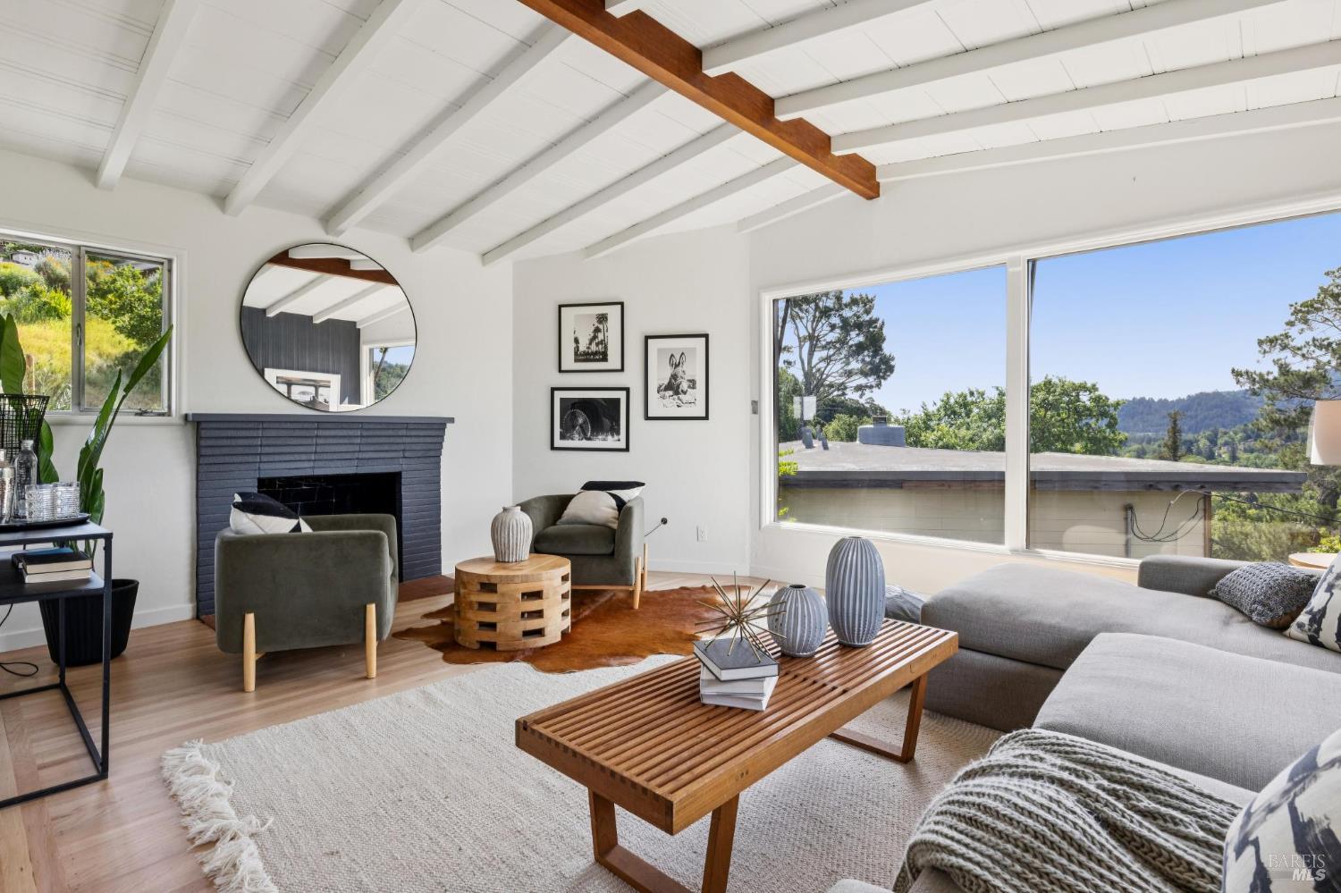 Detail Gallery Image 8 of 52 For 95 Ridge Rd, San Anselmo,  CA 94960 - 2 Beds | 1/1 Baths