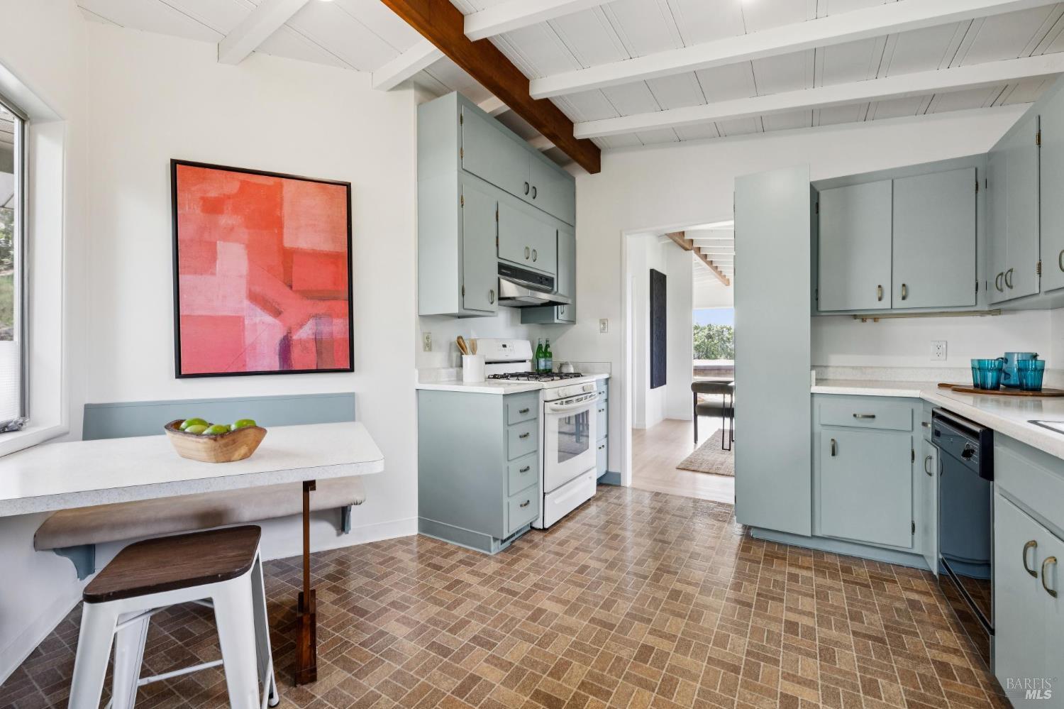 Detail Gallery Image 22 of 52 For 95 Ridge Rd, San Anselmo,  CA 94960 - 2 Beds | 1/1 Baths