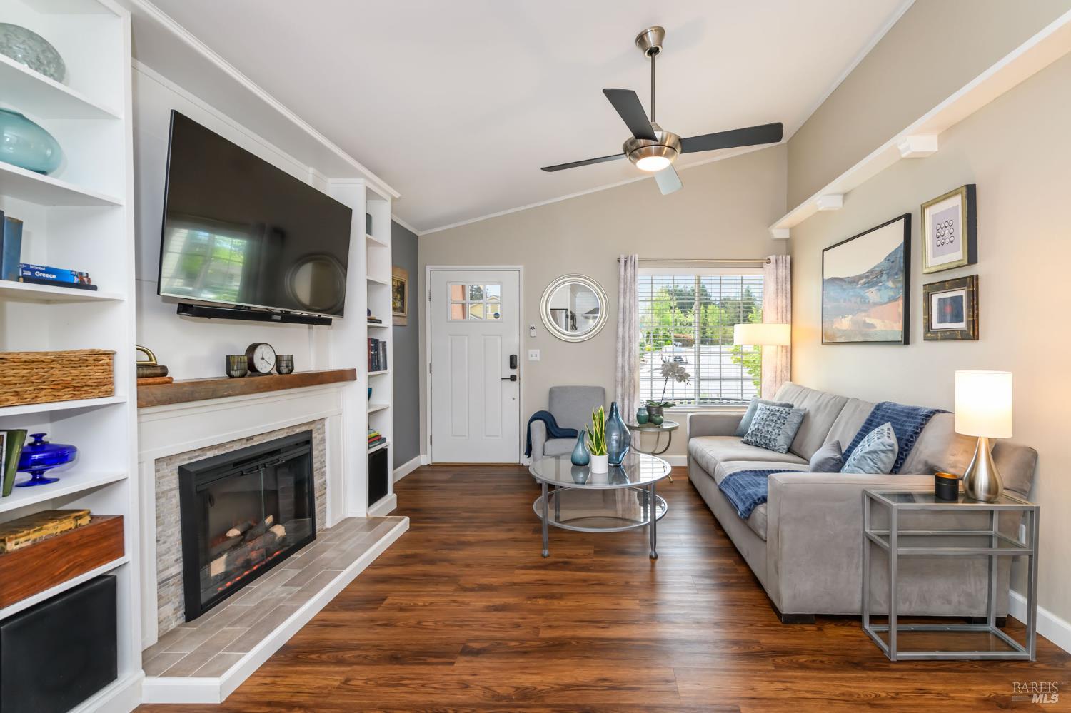 Detail Gallery Image 7 of 33 For 1702 Northstar Dr, Petaluma,  CA 94954 - 3 Beds | 2 Baths