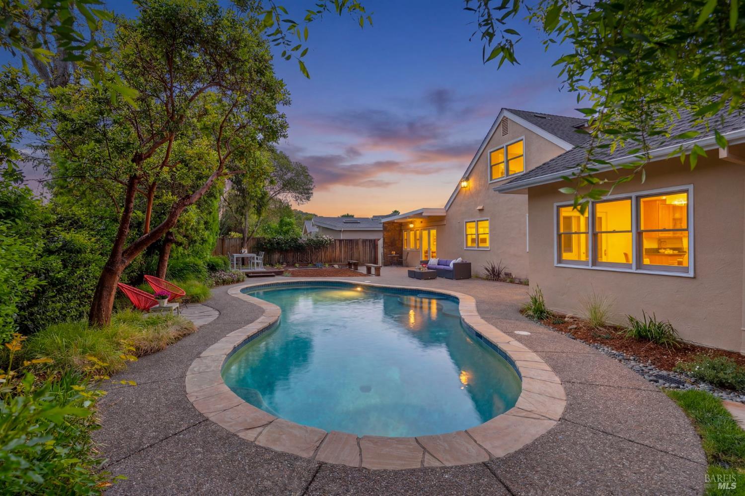 Detail Gallery Image 70 of 93 For 184 Cobblestone Dr, San Rafael,  CA 94903 - 4 Beds | 2 Baths