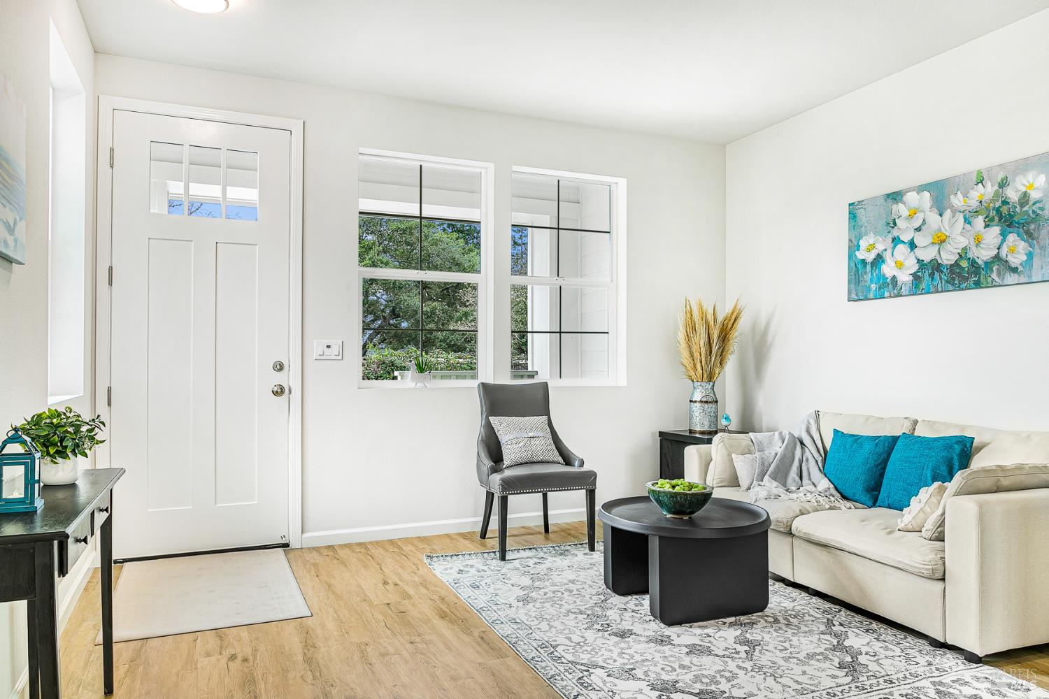 Detail Gallery Image 16 of 39 For 1960 Las Ventanas Dr, Santa Rosa,  CA 95407 - 3 Beds | 2/1 Baths