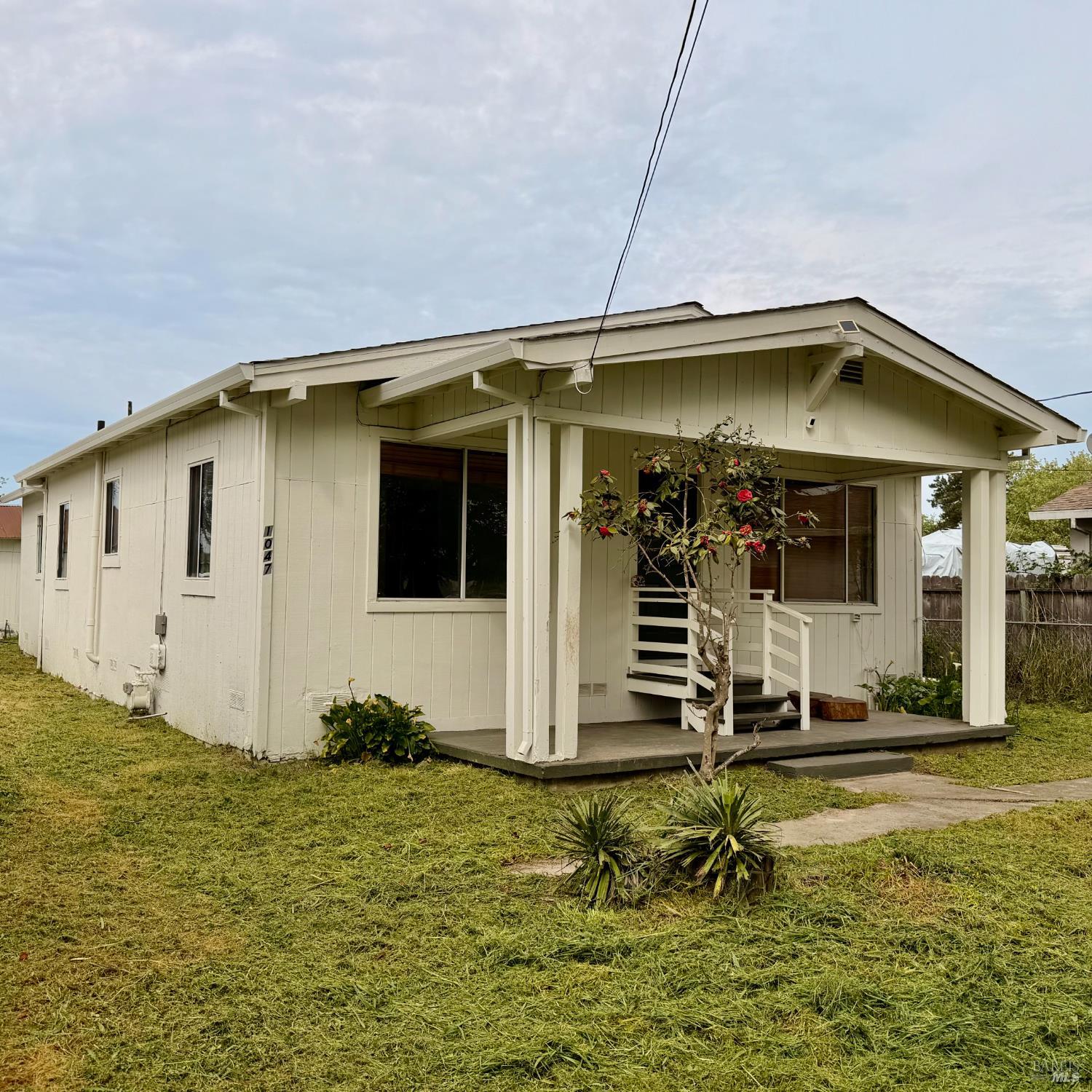 Detail Gallery Image 9 of 10 For 1047 S Wright Rd, Santa Rosa,  CA 95407 - 3 Beds | 1 Baths