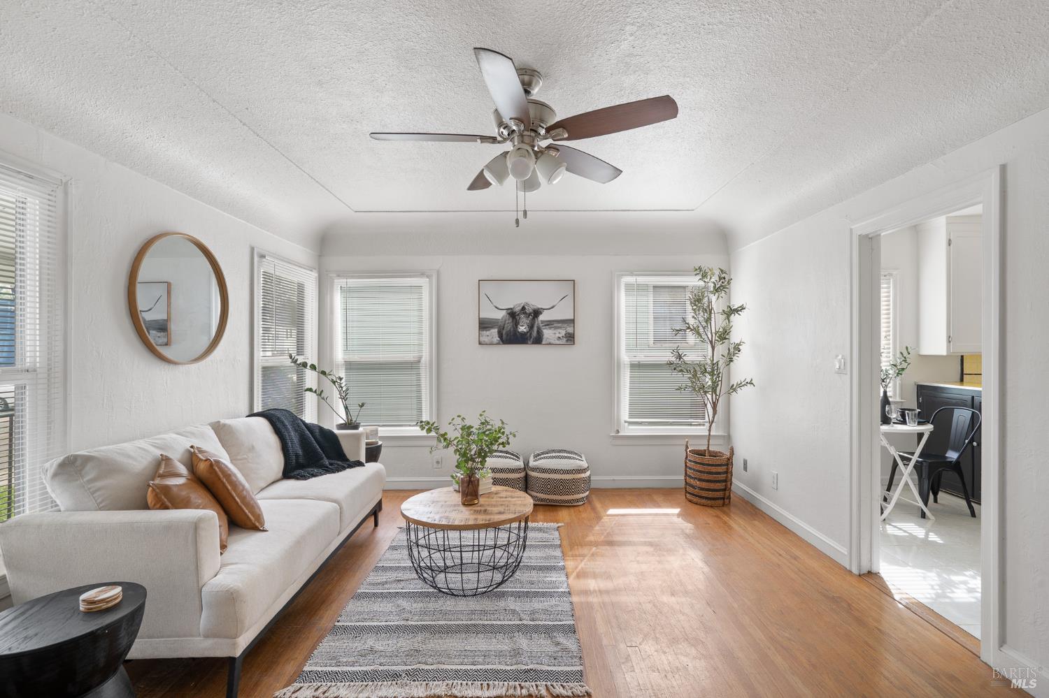 Detail Gallery Image 6 of 34 For 215 Hampshire St, Vallejo,  CA 94590 - 2 Beds | 1 Baths