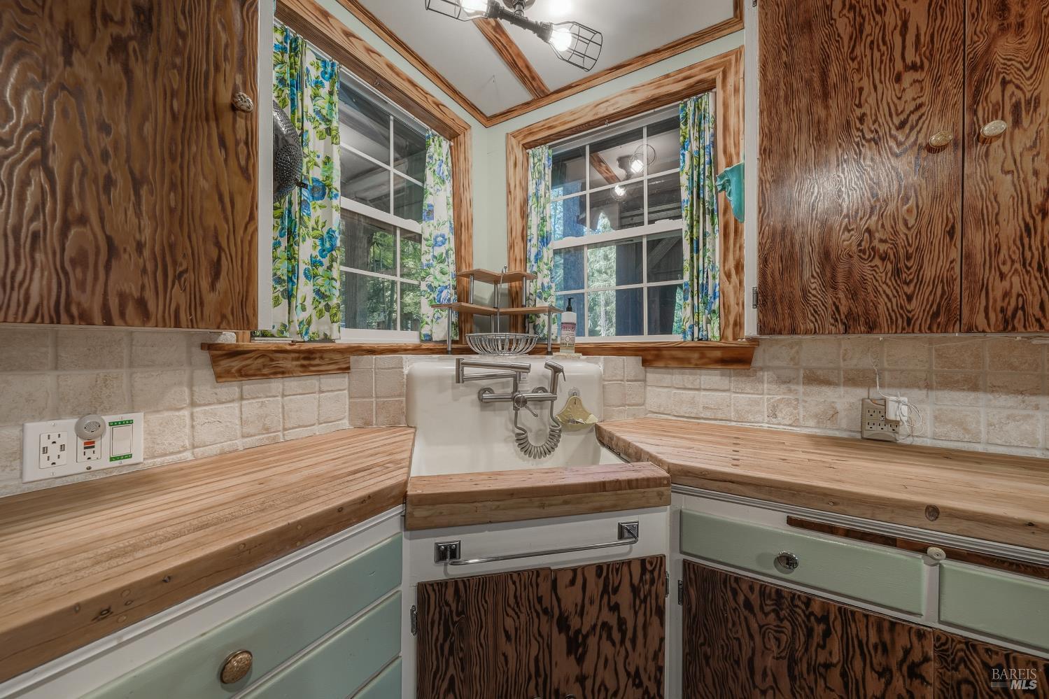 Detail Gallery Image 12 of 47 For 16179 Madrone Blvd, Cobb,  CA 95426 - 1 Beds | 1 Baths