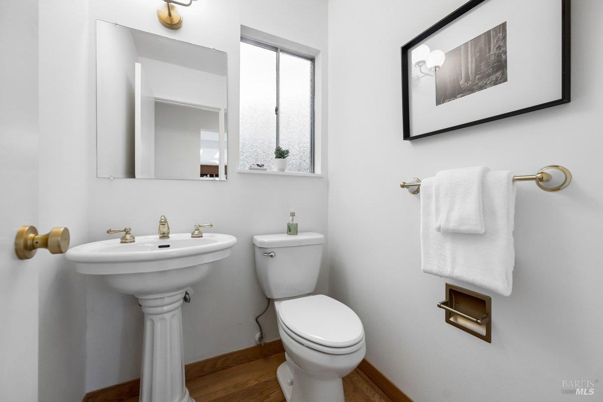 Detail Gallery Image 33 of 76 For 42 Underhill Rd, Mill Valley,  CA 94941 - 3 Beds | 2/1 Baths