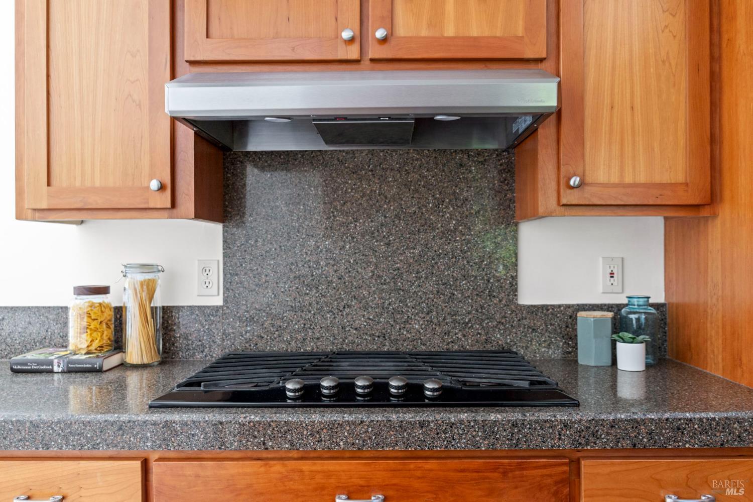 Detail Gallery Image 25 of 93 For 184 Cobblestone Dr, San Rafael,  CA 94903 - 4 Beds | 2 Baths