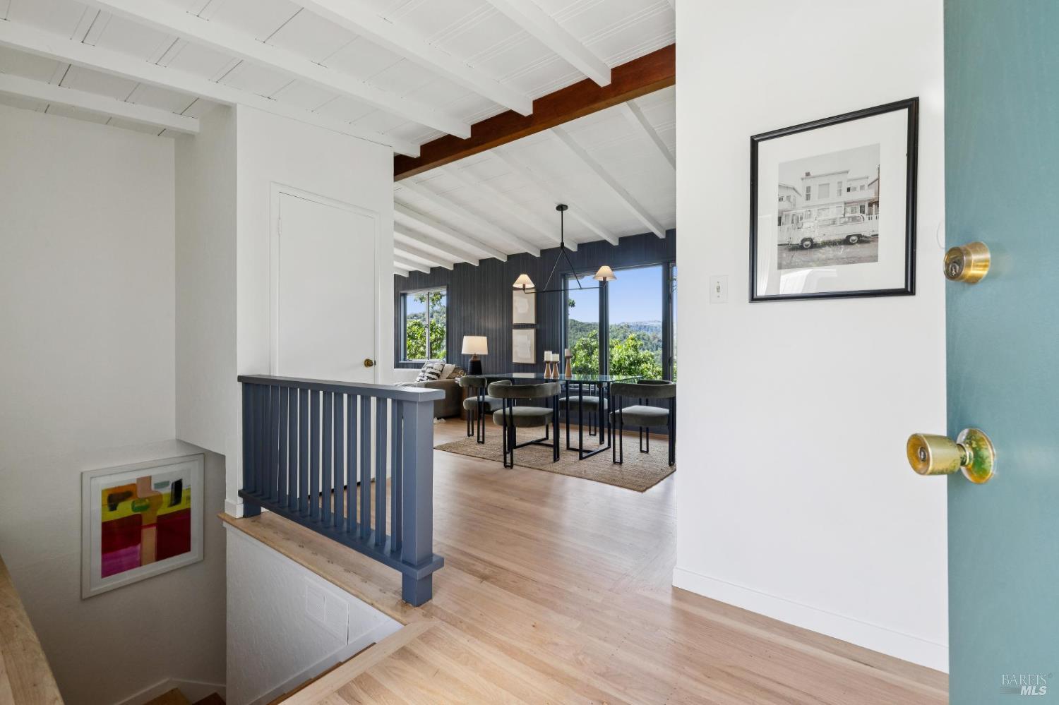 Detail Gallery Image 3 of 52 For 95 Ridge Rd, San Anselmo,  CA 94960 - 2 Beds | 1/1 Baths