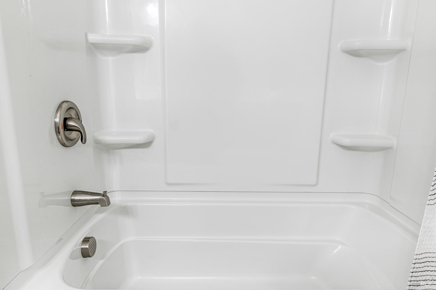 Detail Gallery Image 27 of 39 For 1960 Las Ventanas Dr, Santa Rosa,  CA 95407 - 3 Beds | 2/1 Baths