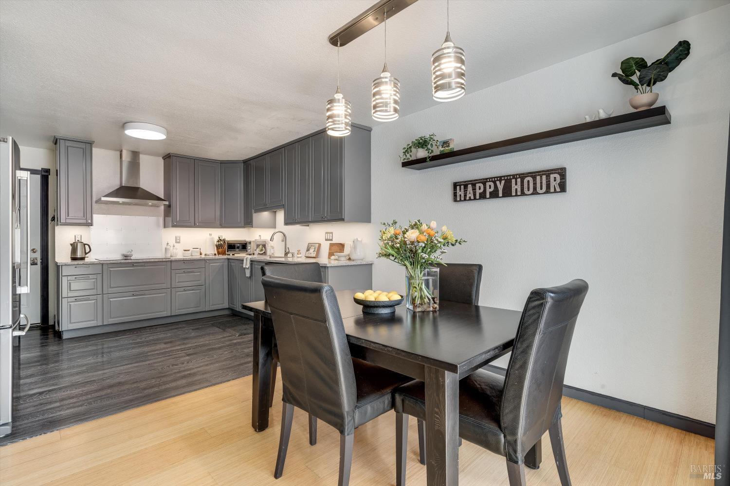 Detail Gallery Image 14 of 41 For 30 Fredrick Dr, Rohnert Park,  CA 94928 - 3 Beds | 2/1 Baths