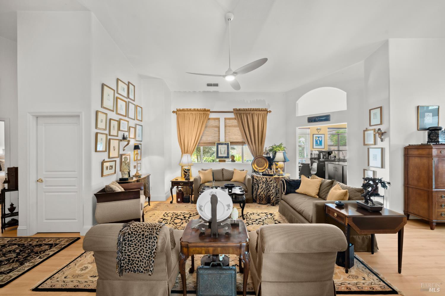 Detail Gallery Image 14 of 62 For 208 Mandarin Cir, Vacaville,  CA 95687 - 2 Beds | 2 Baths