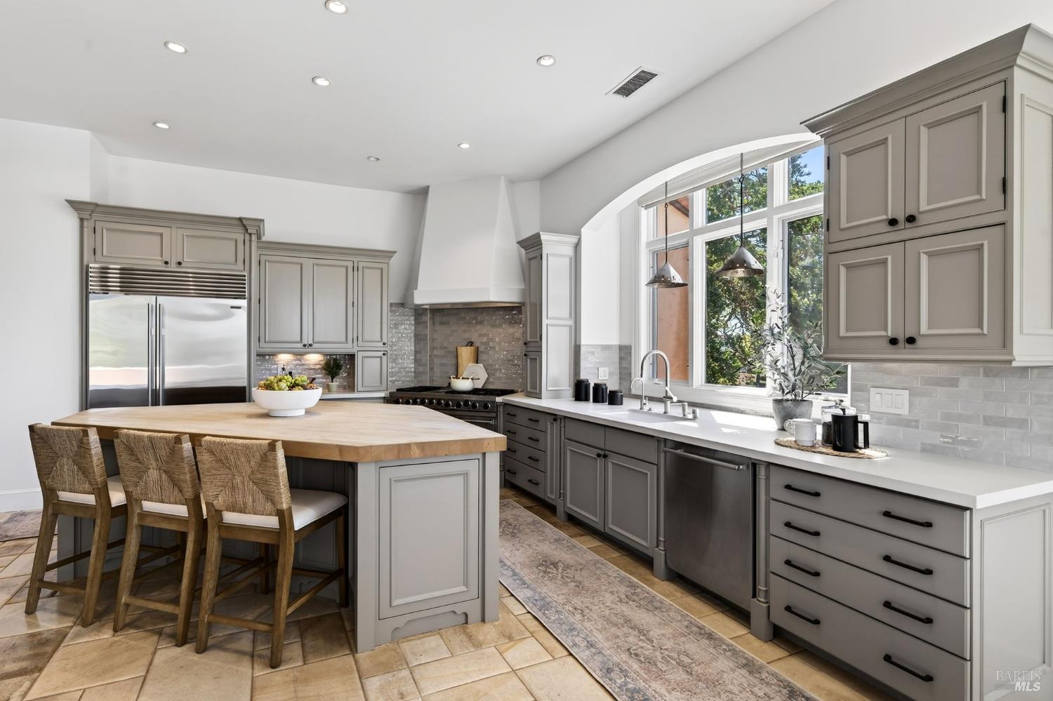 Detail Gallery Image 5 of 76 For 418 Saint Andrews Dr, Napa,  CA 94558 - 5 Beds | 4/2 Baths