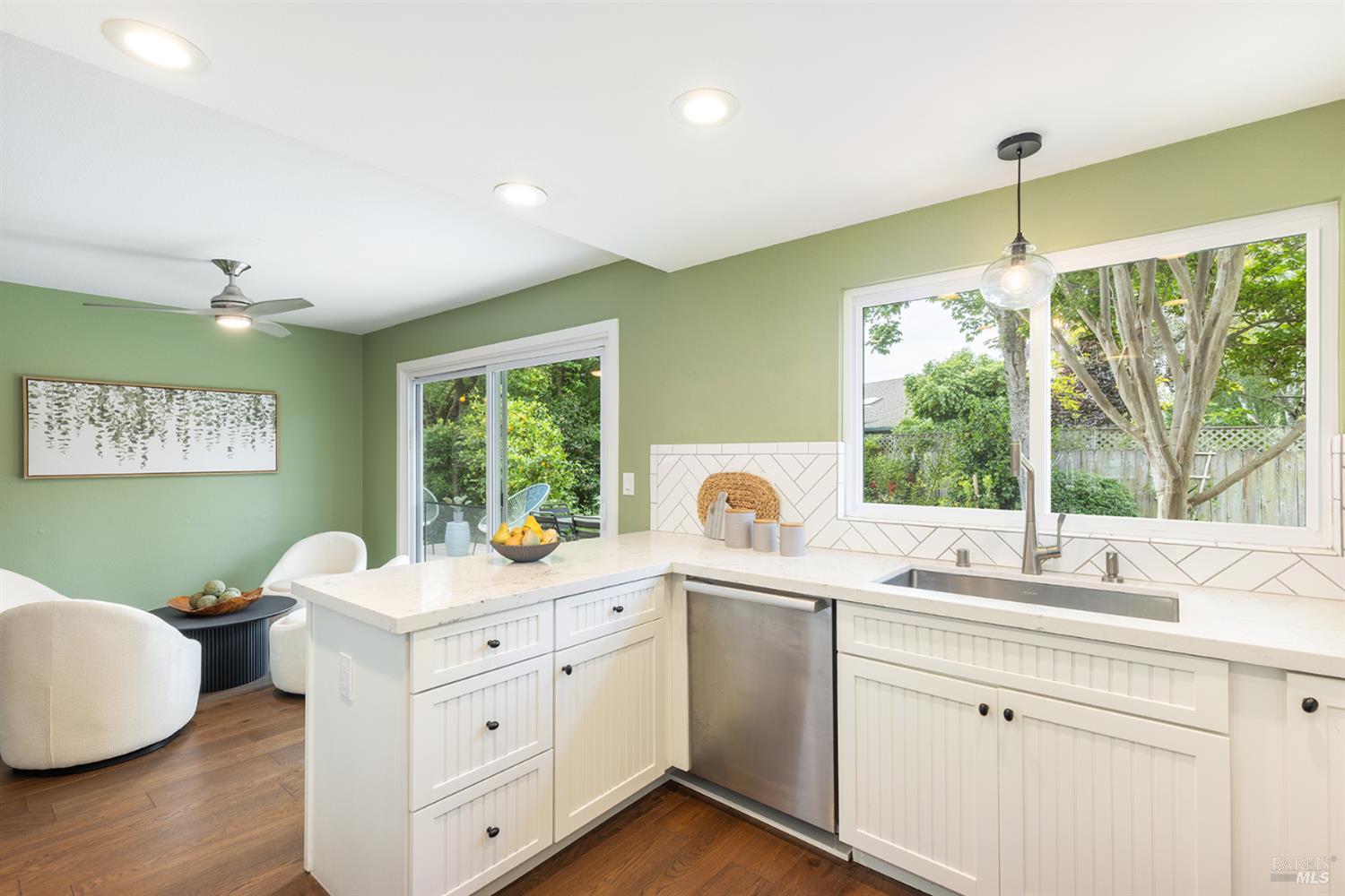 Detail Gallery Image 18 of 54 For 2431 Shoreline Dr, Napa,  CA 94558 - 3 Beds | 2 Baths