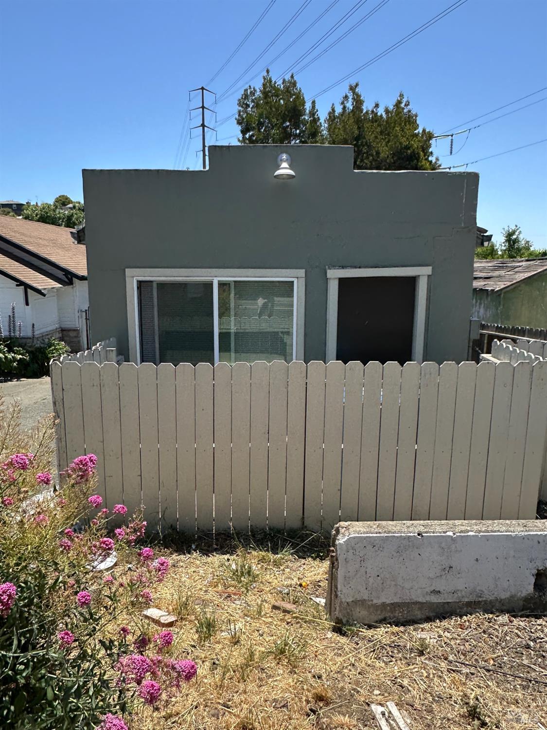 Detail Gallery Image 5 of 10 For 1013 Benicia Rd, Vallejo,  CA 94591 - 0 Beds | 1/1 Baths