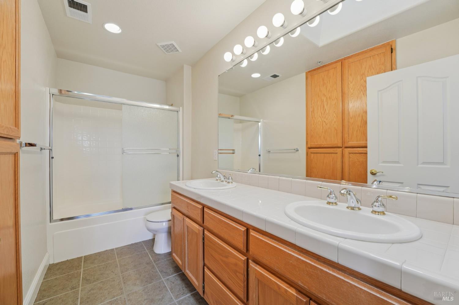 Detail Gallery Image 31 of 45 For 43 Johnson St, Windsor,  CA 95492 - 3 Beds | 2/1 Baths