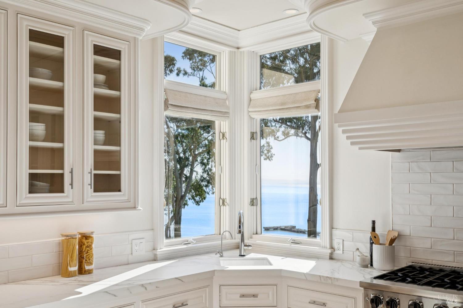 Detail Gallery Image 34 of 96 For 44 Marin Bay Park Ct, San Rafael,  CA 94901 - 5 Beds | 5/1 Baths