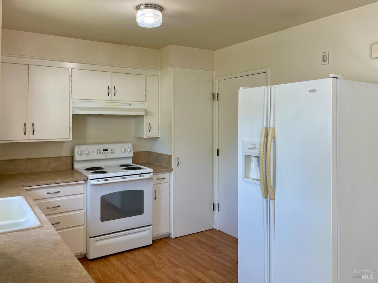 Detail Gallery Image 5 of 33 For 1690 Beaver St, Santa Rosa,  CA 95404 - – Beds | – Baths