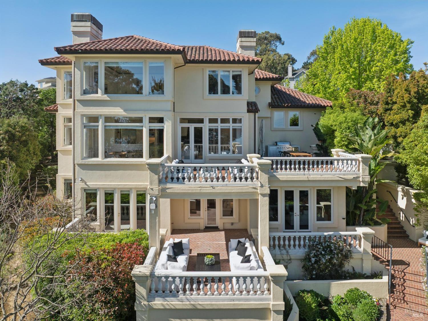 Detail Gallery Image 11 of 96 For 44 Marin Bay Park Ct, San Rafael,  CA 94901 - 5 Beds | 5/1 Baths