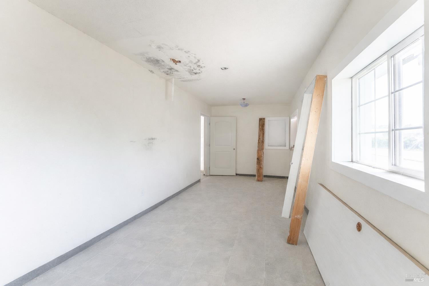 Detail Gallery Image 5 of 14 For 735 S State St, Ukiah,  CA 95482 - – Beds | – Baths