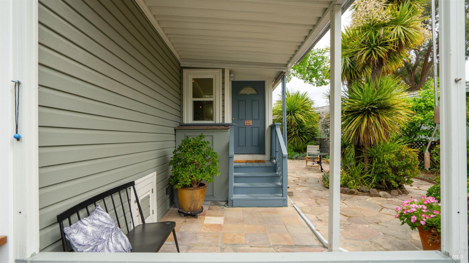 Detail Gallery Image 3 of 44 For 204 Barcelona Ave, Novato,  CA 94949 - 2 Beds | 2 Baths